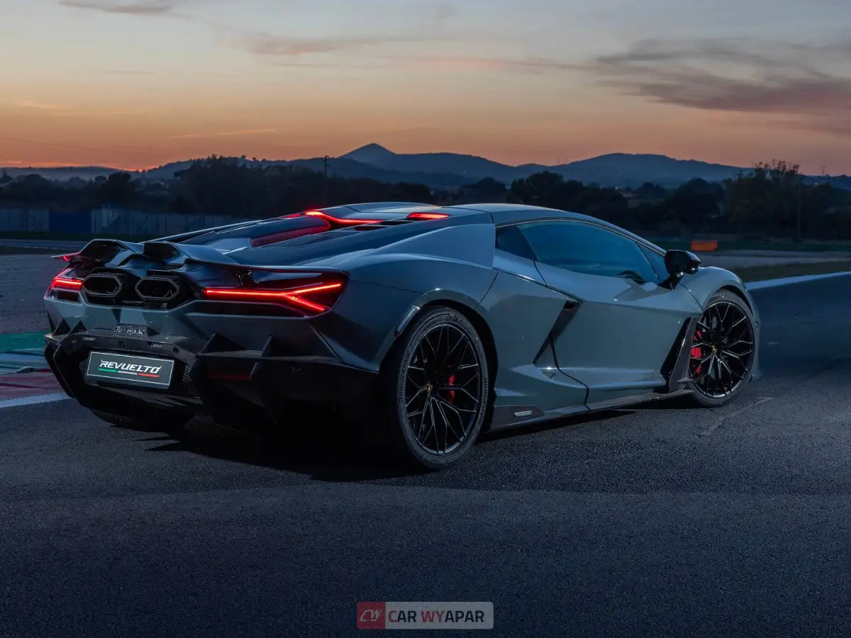 Lamborghini Revuelto